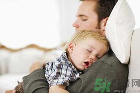 睡覺流口水是什么原因？睡覺流口水怎么辦？