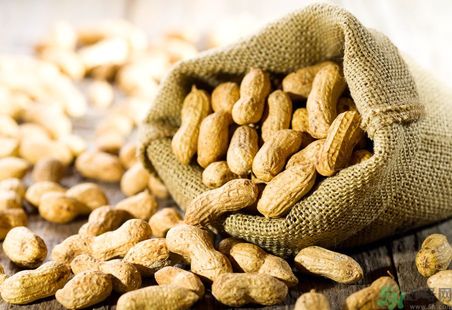 花生皮能不能吃？花生能和螃蟹一起吃嗎？