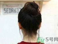 韓式簡單丸子頭扎法 今年流行丸子頭你會(huì)嗎？