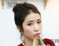 韓式簡單丸子頭扎法 今年流行丸子頭你會(huì)嗎？