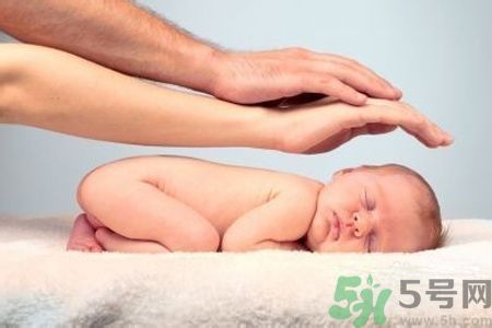 寶寶不睡覺怎么辦？寶寶不睡覺怎么回事？