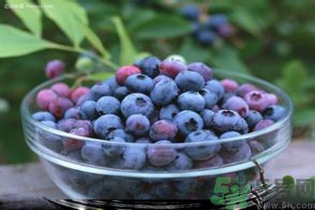 眼睛干澀怎么辦？眼睛干澀吃什么好？