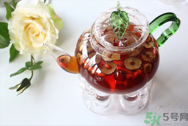 紅棗不能和什么一起吃？紅棗泡水喝會上火嗎？