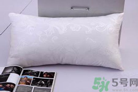 枕頭高好還是低好？睡覺(jué)不枕枕頭好不好？