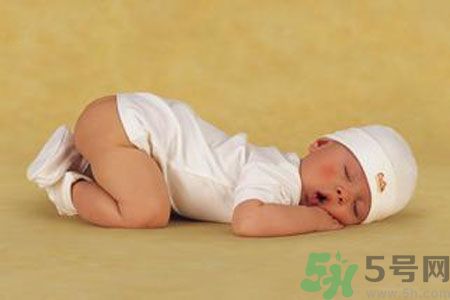 寶寶趴著睡覺好嗎？寶寶趴著睡覺是怎么回事？