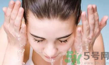 游泳前要卸裝嗎？游泳前需要先