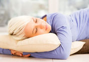 枕頭高好還是低好？睡覺不枕枕頭好不好？