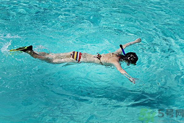 游泳前喝水好還是不好？游泳前喝熱水好還是冷水好？