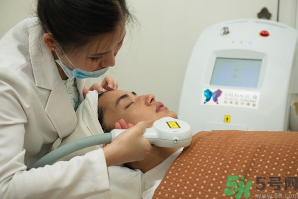 女生長胡子怎么辦？女生長胡子是什么原因？