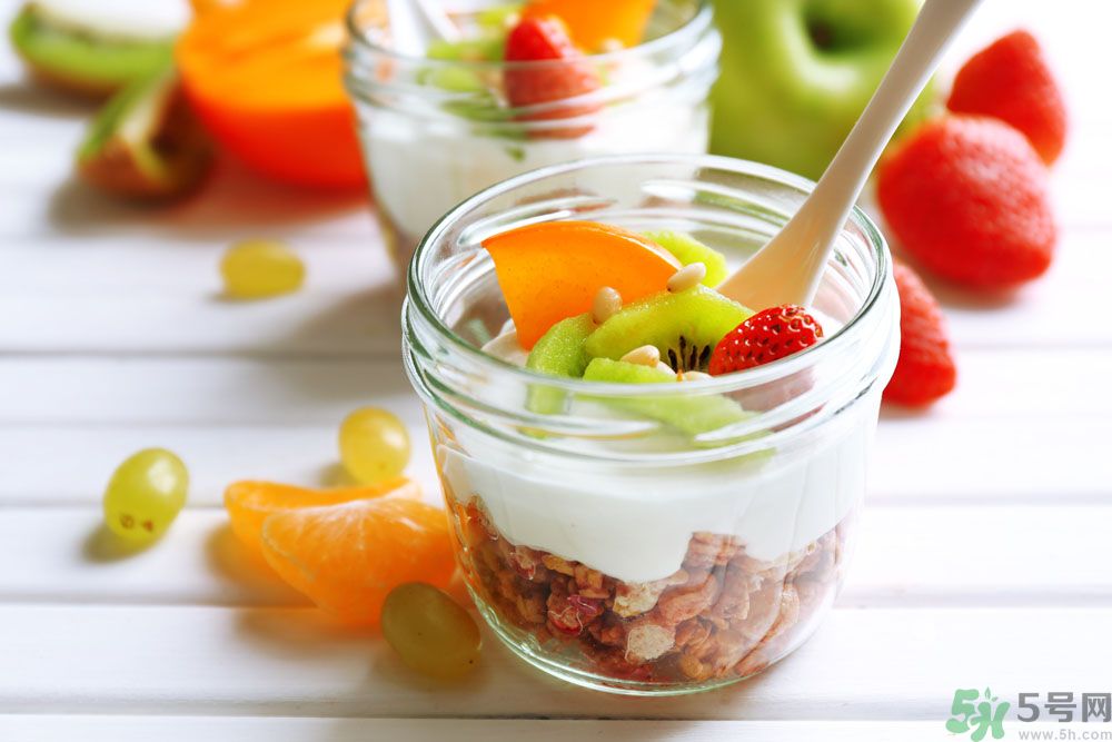 牛奶不可以和什么一起吃？牛奶可以喝蘋(píng)果一起吃嗎？