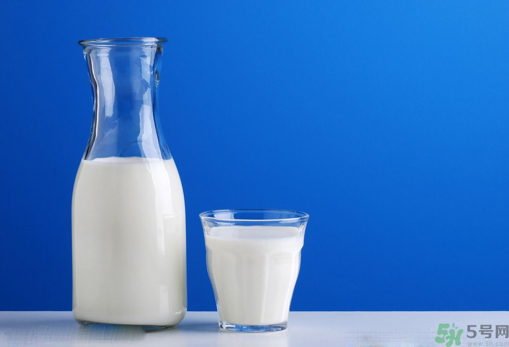 牛奶不可以和什么一起吃？牛奶可以喝蘋(píng)果一起吃嗎？