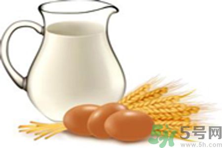 牛奶不可以和什么一起吃？牛奶可以喝蘋(píng)果一起吃嗎？