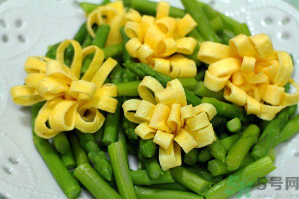 蘆筍開花了還可以吃嗎？蘆筍尾部開花能吃嗎？