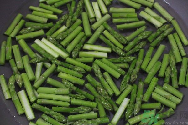 蘆筍開花了還可以吃嗎？蘆筍尾部開花能吃嗎？