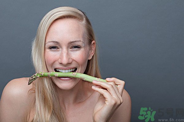 蘆筍可以去黑眼圈嗎？去黑眼圈吃什么最有效？