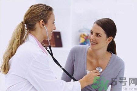 來月經(jīng)乳房脹痛怎么辦？來月經(jīng)乳房脹痛是什么原因？