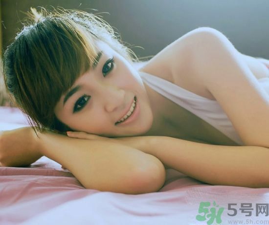 來月經(jīng)乳房脹痛怎么辦？來月經(jīng)乳房脹痛是什么原因？