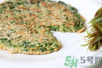 香椿雞蛋餅怎么做？香椿煎蛋餅做才能好吃？