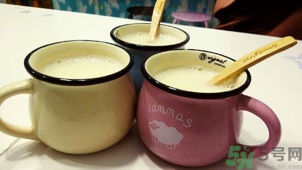 小葉增生可以喝豆?jié){嗎？小葉增生可以吃蜂蜜嗎？