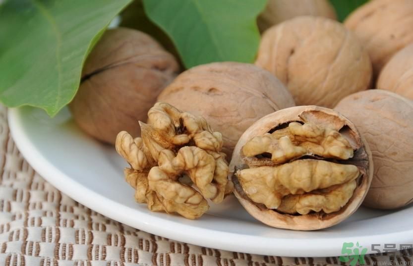 高血脂可以吃核桃嗎？高血脂可以吃紅棗嗎？