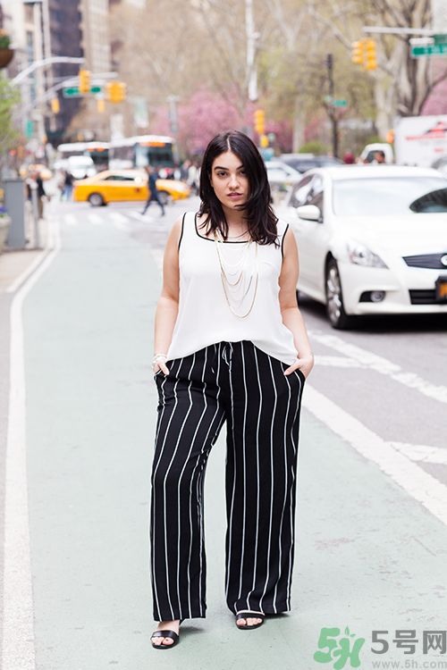 長(zhǎng)得胖女生怎么穿衣服顯瘦？胖女孩穿什么褲子好？