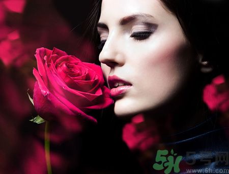 臉上長(zhǎng)斑的原因是什么？長(zhǎng)斑要注意什么？