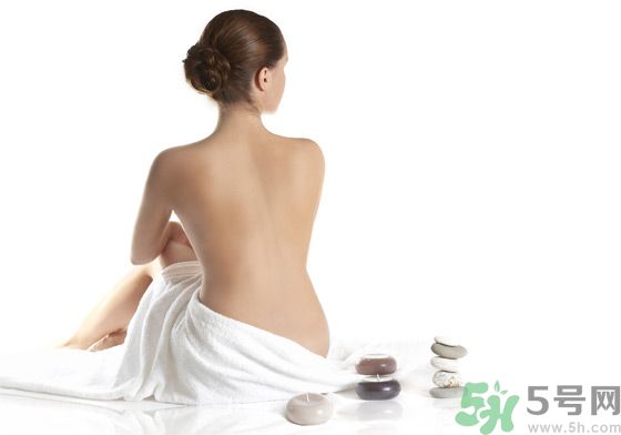 背上為什么會長痘痘？長痘痘怎么辦？