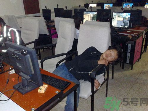 小伙網(wǎng)吧猝死無人注意 猝死的前兆是什么? 小伙網(wǎng)吧猝死無人注意 猝死的前兆是什么?