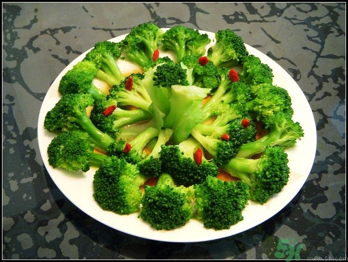 西藍(lán)花怎么才能洗干凈？西藍(lán)花要怎么切？