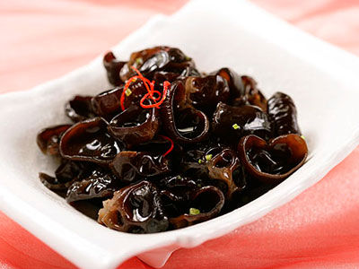 黑木耳是不是越黑越好？怎么挑選黑木耳？