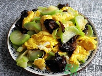 黑木耳怎么做好吃？黑木耳的家常做法？