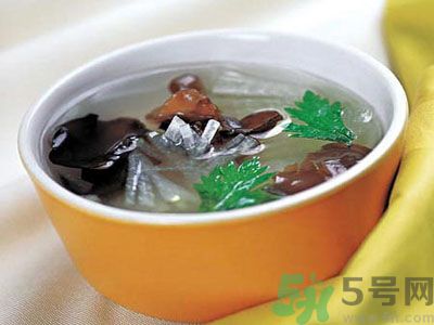 白發(fā)多吃黑木耳可以變黑嗎？怎么防止白發(fā)？