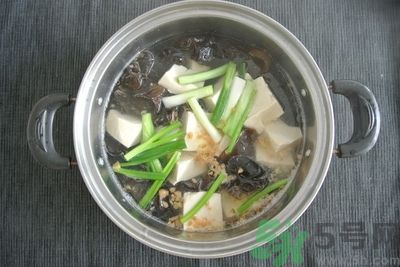 黑木耳可以治便秘嗎？黑木耳有什么食療的方法？