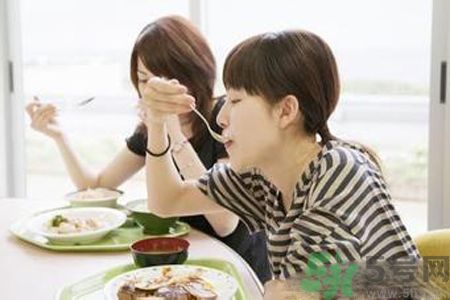 胃潰瘍吃什么食物好？調理胃潰瘍的方法有哪些？