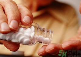 胃潰瘍的早期癥狀有哪些？胃潰瘍的癥狀有哪些？