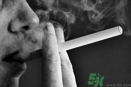 胃潰瘍可以抽煙嗎？胃潰瘍抽煙好嗎？