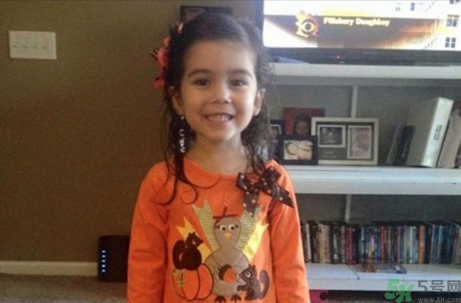 美國一母親虐待女兒致死后 找人P圖合照好嗎？