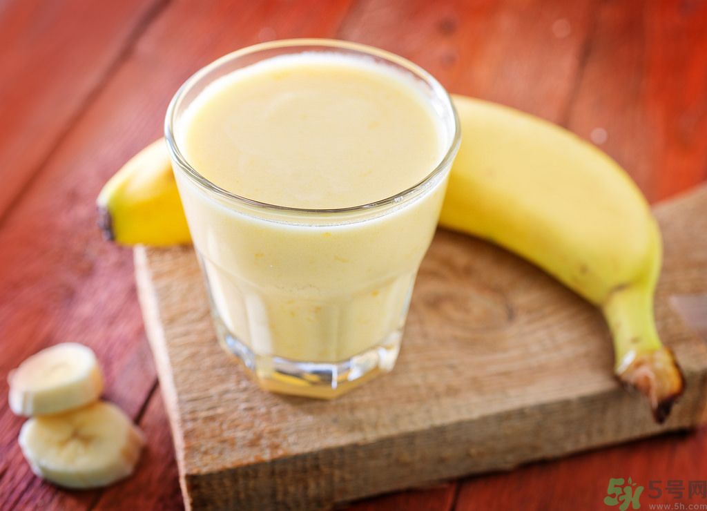 香蕉皮黑了還能吃嗎？香蕉能和牛奶一起吃嗎？