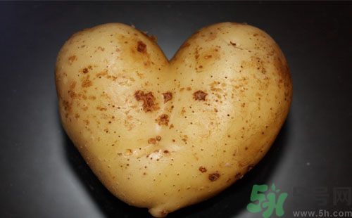 土豆變綠還能吃嗎？土豆變綠有什么危害？