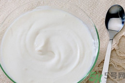 菠蘿可以和酸奶一起吃嗎？菠蘿和酸奶能一起吃嗎？