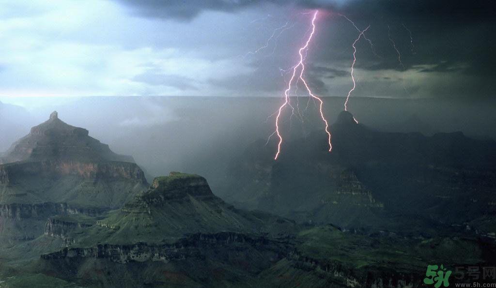 一家人掃墓遭雷擊是怎么回事？出行怎樣避雷？