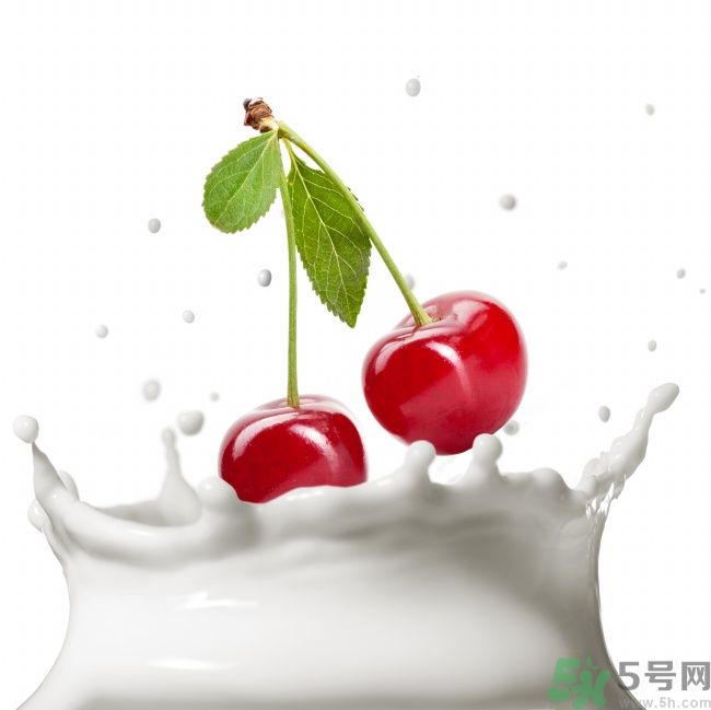 香蕉和牛奶可以一起吃嗎？牛奶可以和什么水果一起吃？