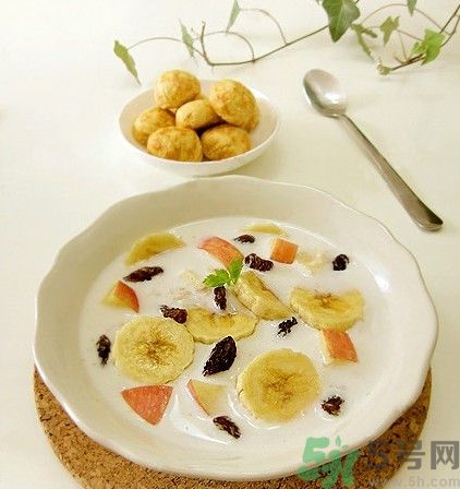 牛奶能和獼猴桃一起吃嗎？牛奶不能和什么一起吃？