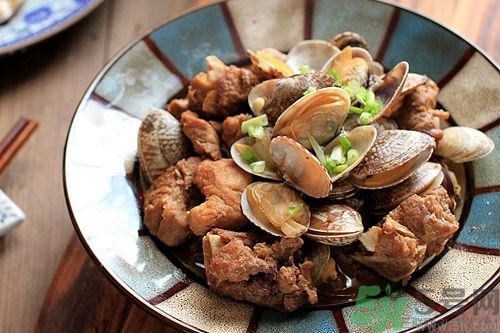 蛤蜊放冰箱還能吃嗎？蛤蜊凍死的能吃嗎？