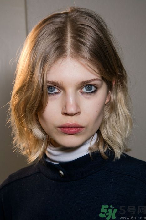 簡單的梳頭方法有哪些?日常梳發(fā)盤發(fā)圖解 簡單的梳頭方法有哪些?日常梳發(fā)盤發(fā)圖解