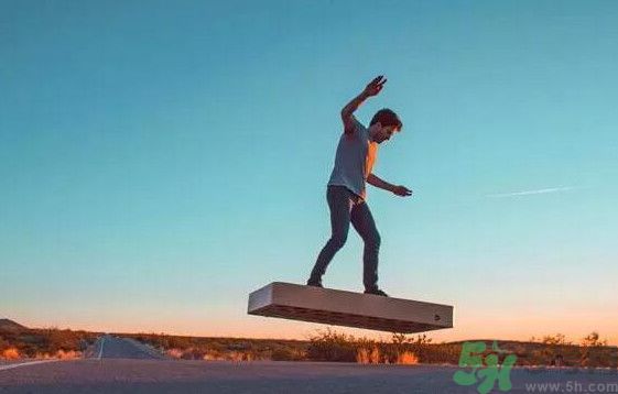 Hoverboard懸浮滑板國內(nèi)多少錢？懸浮滑板在哪可以買？
