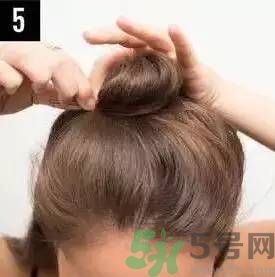 半丸子頭怎么扎?半丸子頭扎發(fā)視頻教程 半丸子頭怎么扎?半丸子頭扎發(fā)視頻教程