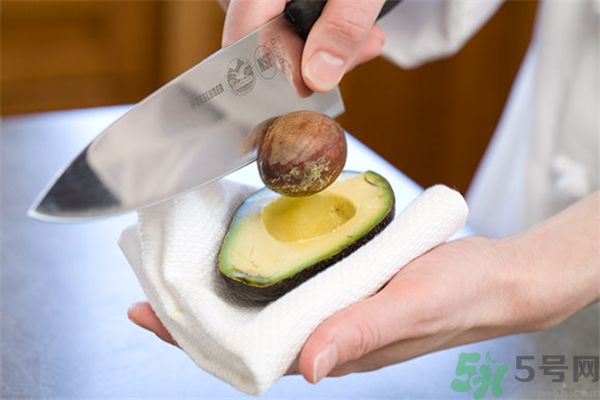 牛油果怎么切?牛油果怎么吃圖解 牛油果怎么切?牛油果怎么吃圖解