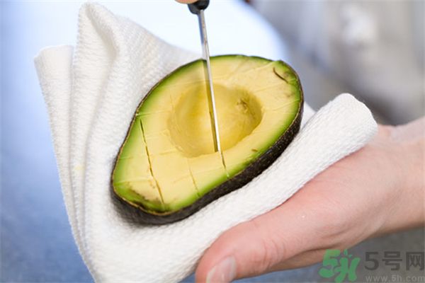 牛油果怎么切?牛油果怎么吃圖解 牛油果怎么切?牛油果怎么吃圖解
