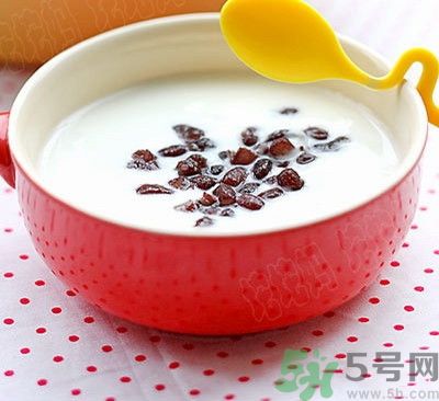 牛奶和酸奶哪個更加健康？牛奶和酸奶哪個更好？